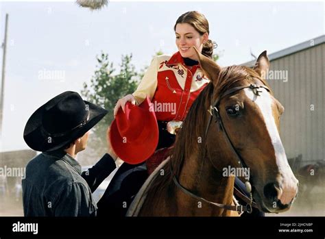 anne hathaway brokeback mountain outfit